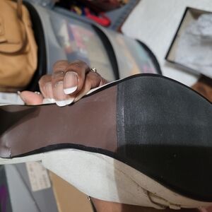 Cream Heels with Smooth Sole and Two-Tone Design